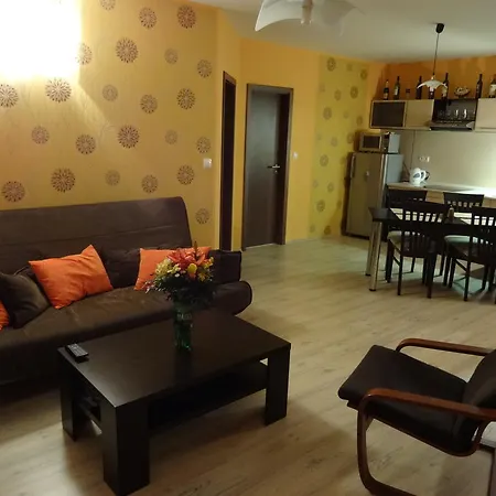 شقة Luxusny Apartman *