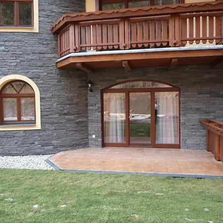 Appartamento Luxusny Apartman Tale