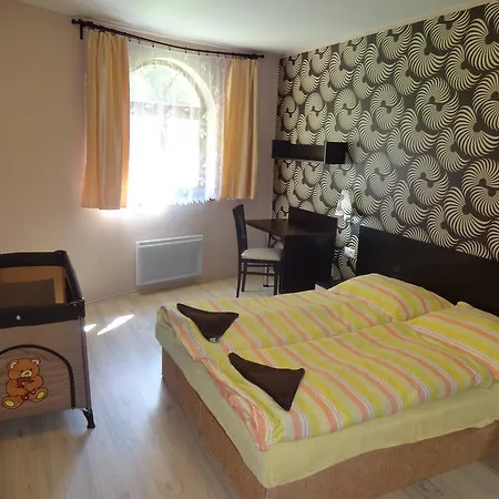شقة Luxusny Apartman